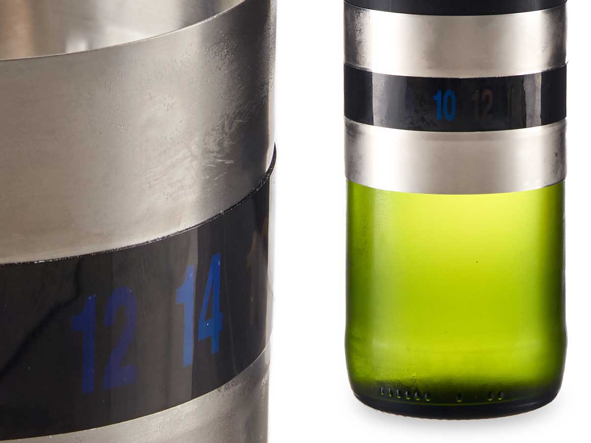 Wine bottle thermometer